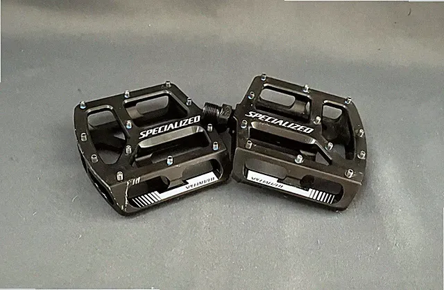 Specialized Bennies Flat MTB Platform Pin Pedals 9/16 Alloy Chromoly Black White